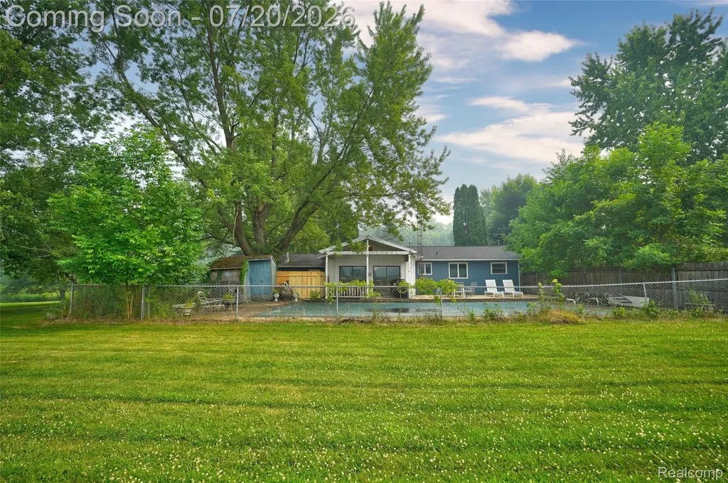 6280 Smith Road Fenton Charter Township MI 48451
