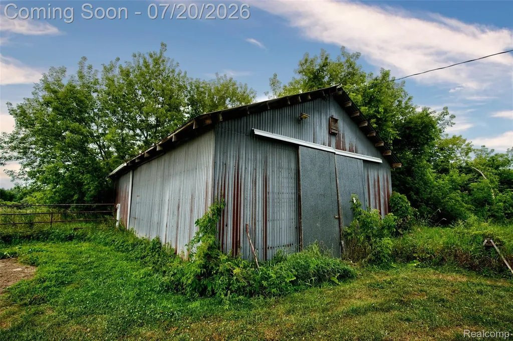 6280 Smith Road Fenton Charter Township MI 48451