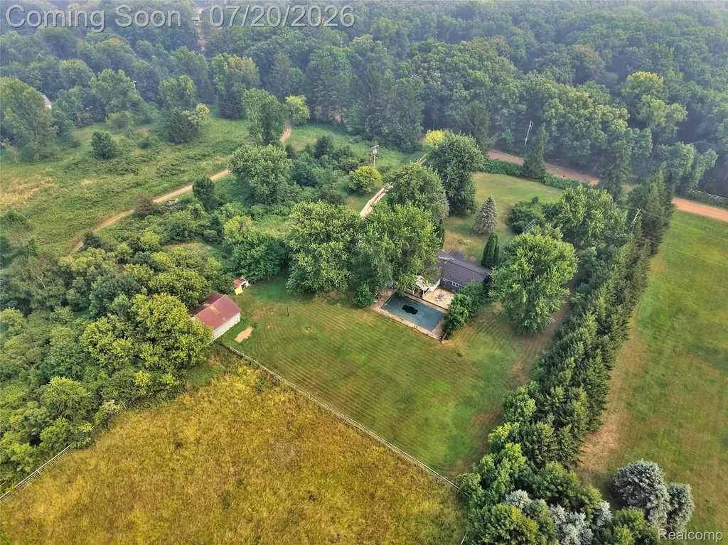 6280 Smith Road Fenton Charter Township MI 48451