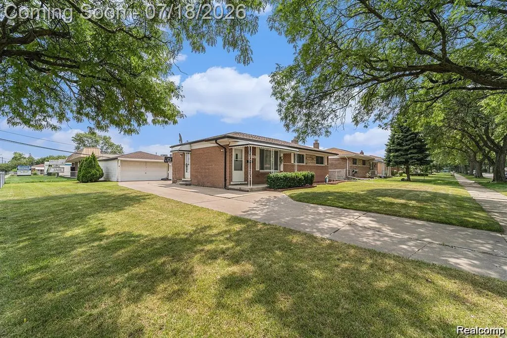 32960 Oakview Drive Warren City MI 48092