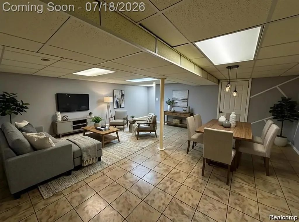 32960 Oakview Drive Warren City MI 48092