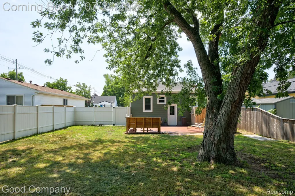 1516 Albany Street Ferndale City MI 48220