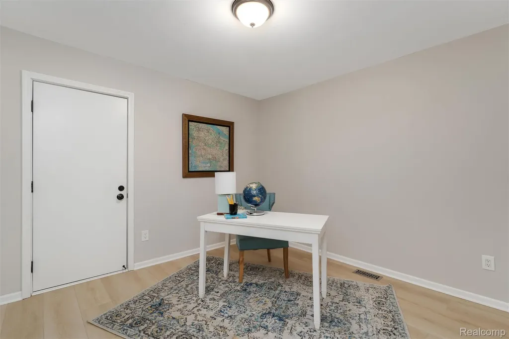 2378 Dawes Avenue Shelby Charter Township MI 48317