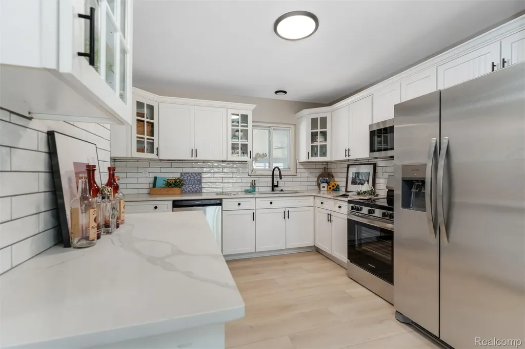 2378 Dawes Avenue Shelby Charter Township MI 48317