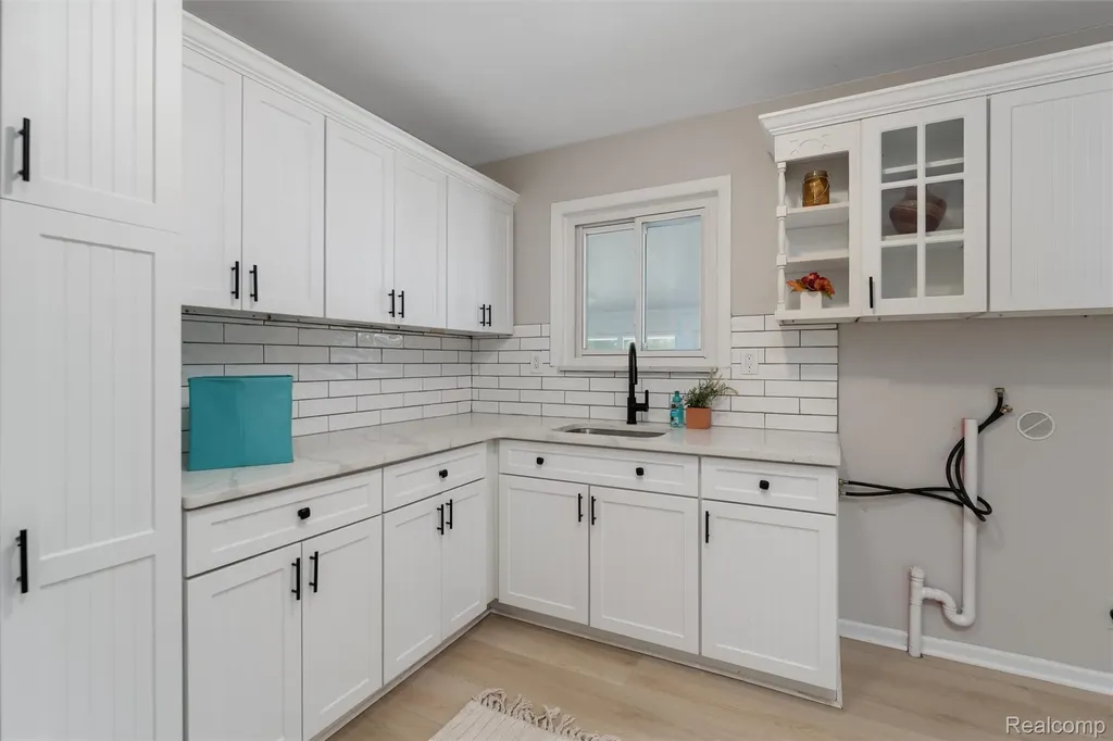 2378 Dawes Avenue Shelby Charter Township MI 48317