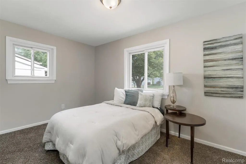 2378 Dawes Avenue Shelby Charter Township MI 48317