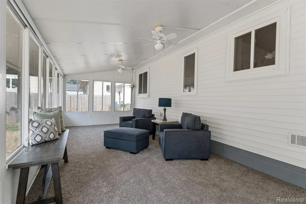 2378 Dawes Avenue Shelby Charter Township MI 48317