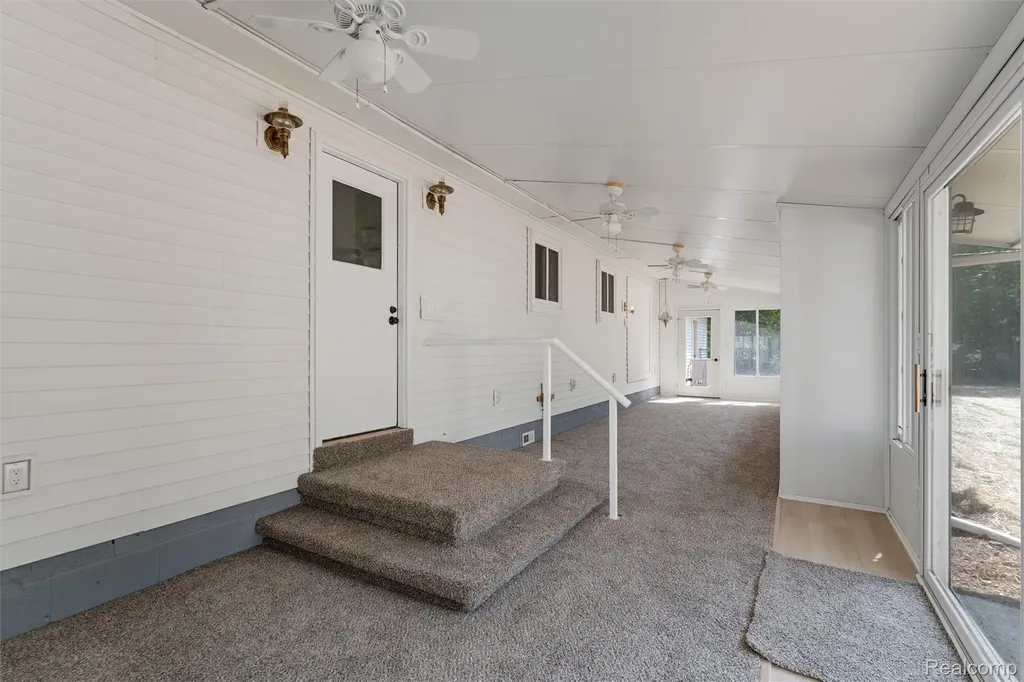 2378 Dawes Avenue Shelby Charter Township MI 48317