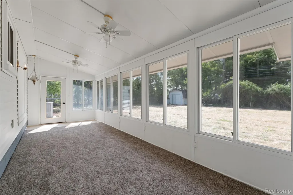 2378 Dawes Avenue Shelby Charter Township MI 48317