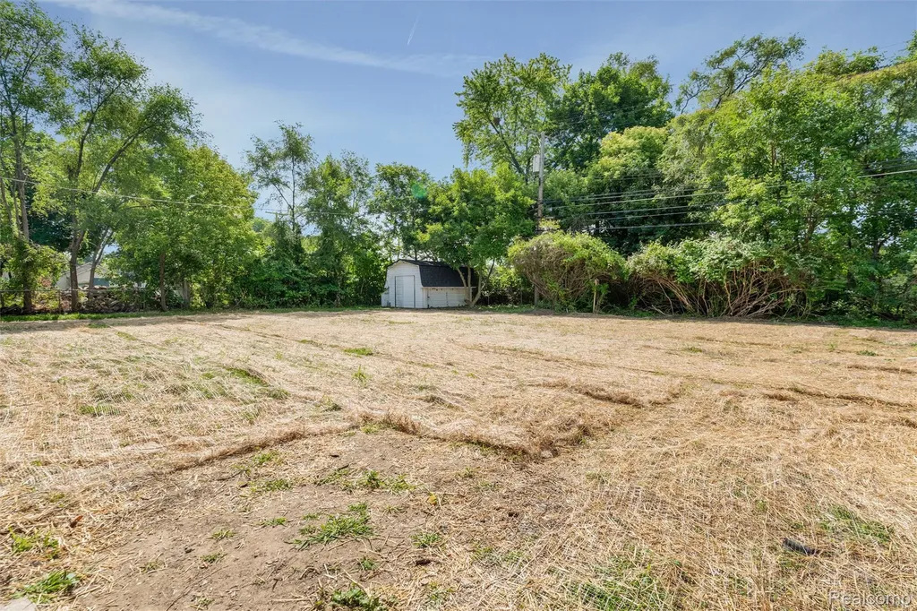 2378 Dawes Avenue Shelby Charter Township MI 48317