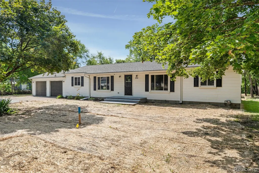 2378 Dawes Avenue Shelby Charter Township MI 48317