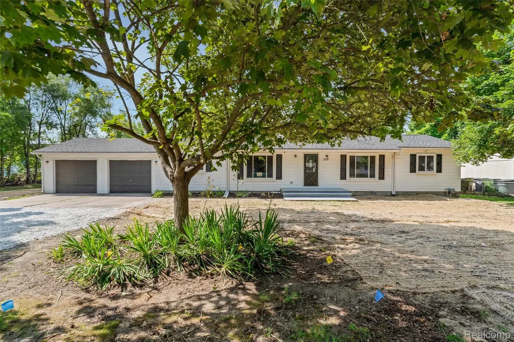 2378 Dawes Avenue Shelby Charter Township MI 48317