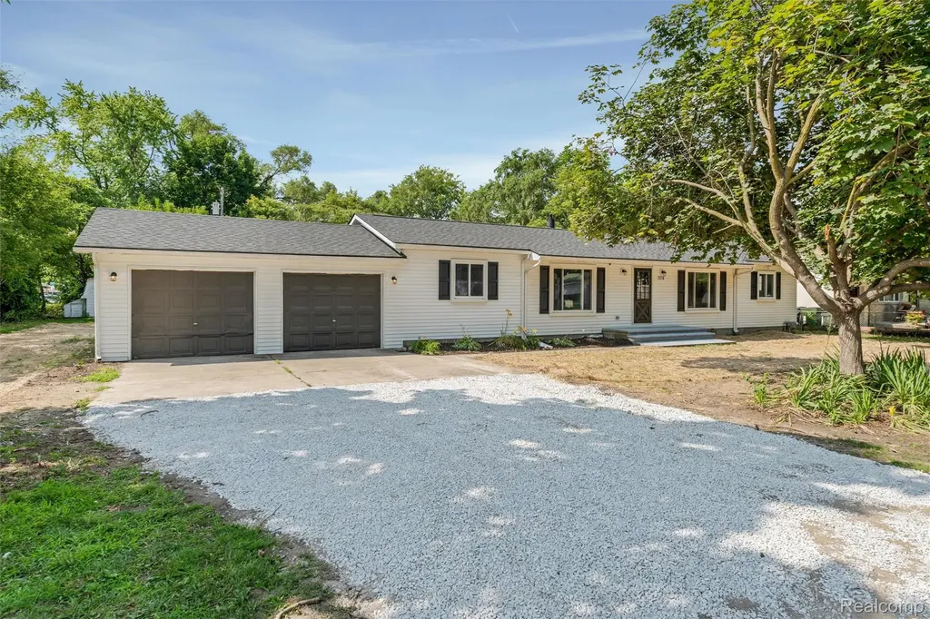 2378 Dawes Avenue Shelby Charter Township MI 48317
