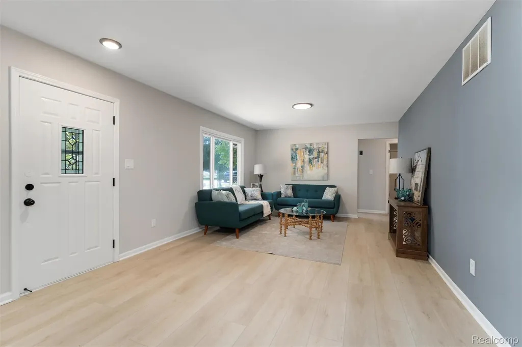 2378 Dawes Avenue Shelby Charter Township MI 48317