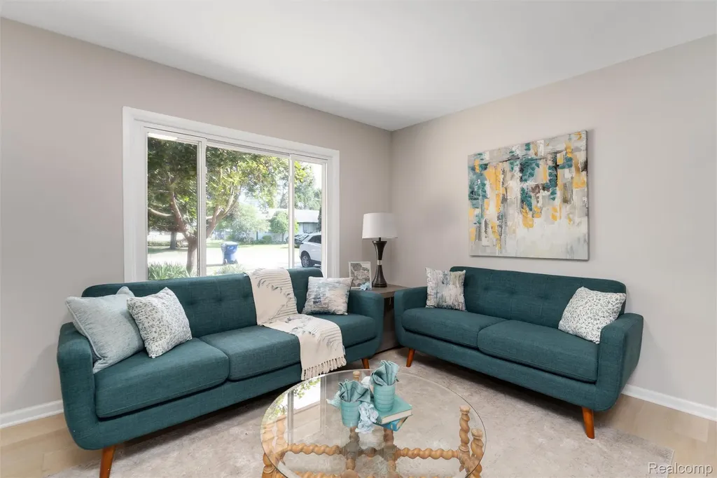 2378 Dawes Avenue Shelby Charter Township MI 48317