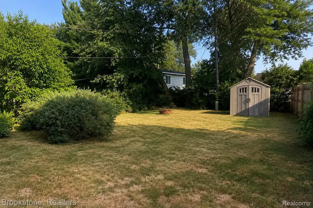 311 W Grand Traverse Street Commerce Charter Township MI 48382