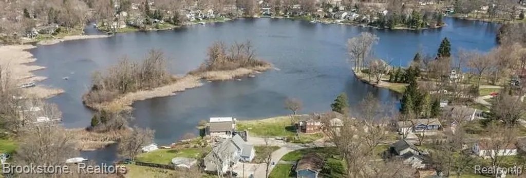 311 W Grand Traverse Street Commerce Charter Township MI 48382