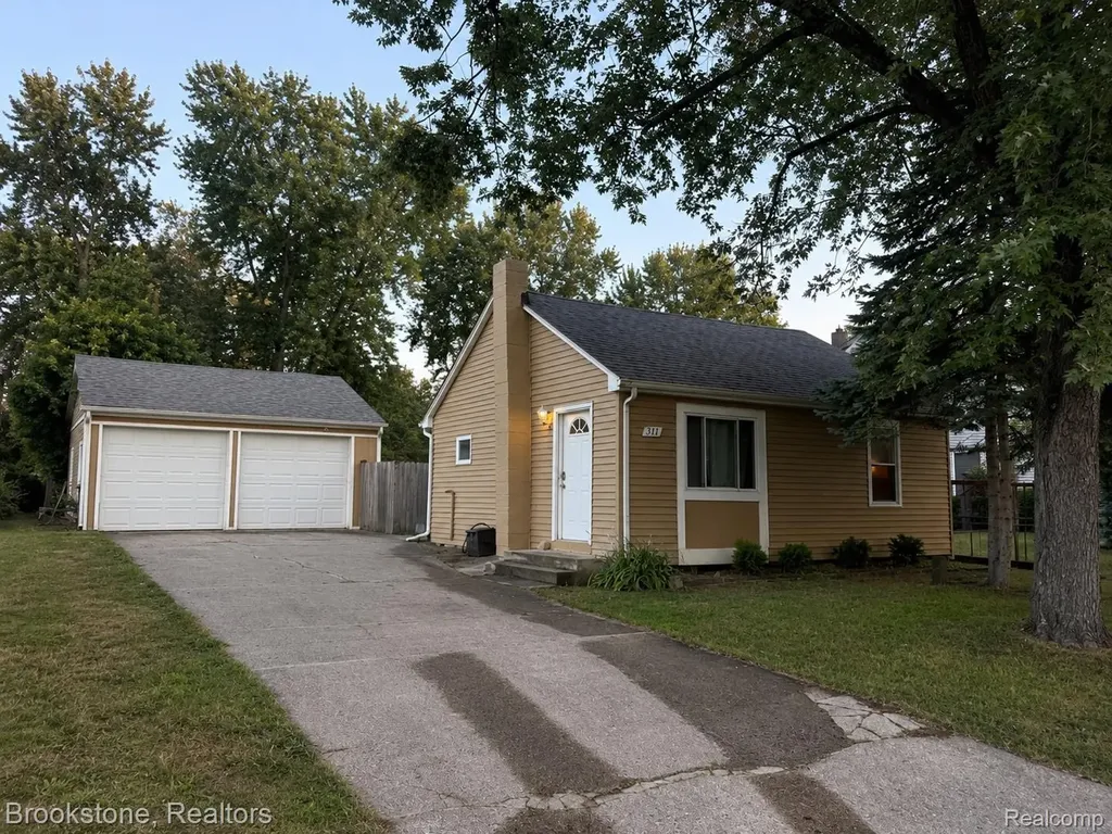 311 W Grand Traverse Street Commerce Charter Township MI 48382