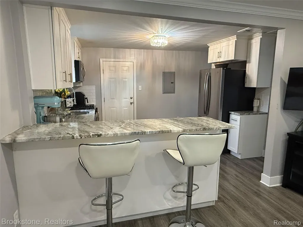 311 W Grand Traverse Street Commerce Charter Township MI 48382