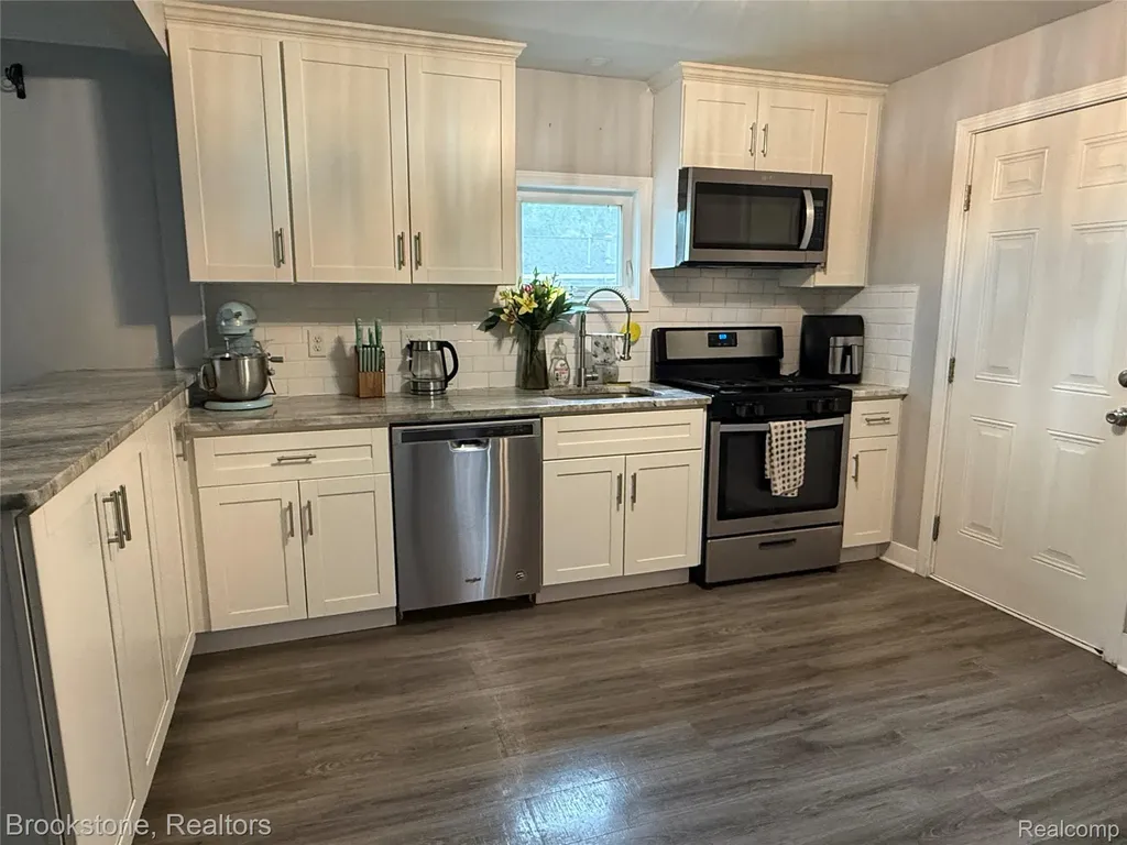 311 W Grand Traverse Street Commerce Charter Township MI 48382