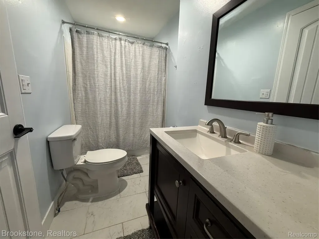 311 W Grand Traverse Street Commerce Charter Township MI 48382