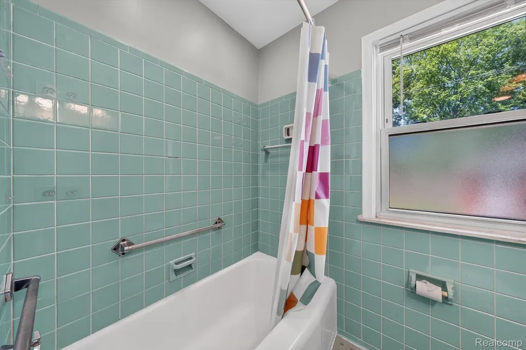 22809 Harper Lake Avenue St. Clair Shores City MI 48080