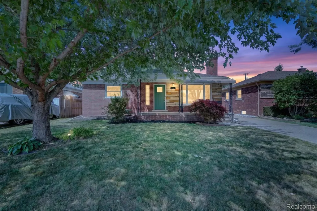 22809 Harper Lake Avenue St. Clair Shores City MI 48080