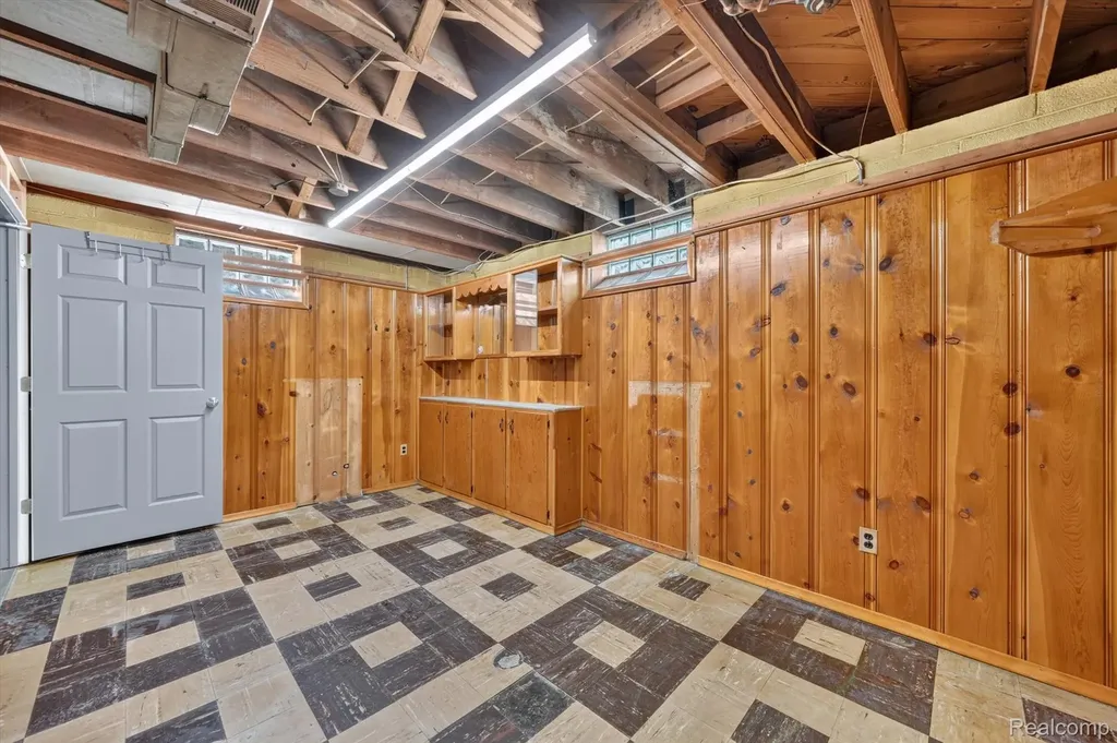 22809 Harper Lake Avenue St. Clair Shores City MI 48080