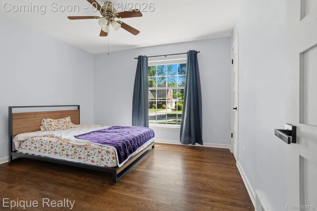 1206 Hawthorne Road Grosse Pointe Woods City MI 48236