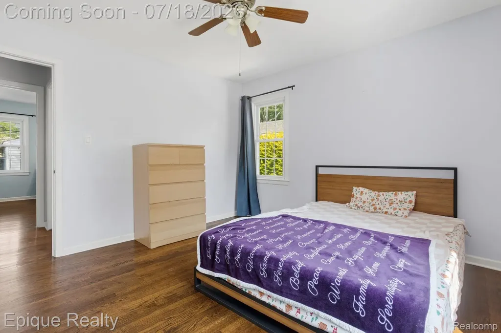 1206 Hawthorne Road Grosse Pointe Woods City MI 48236