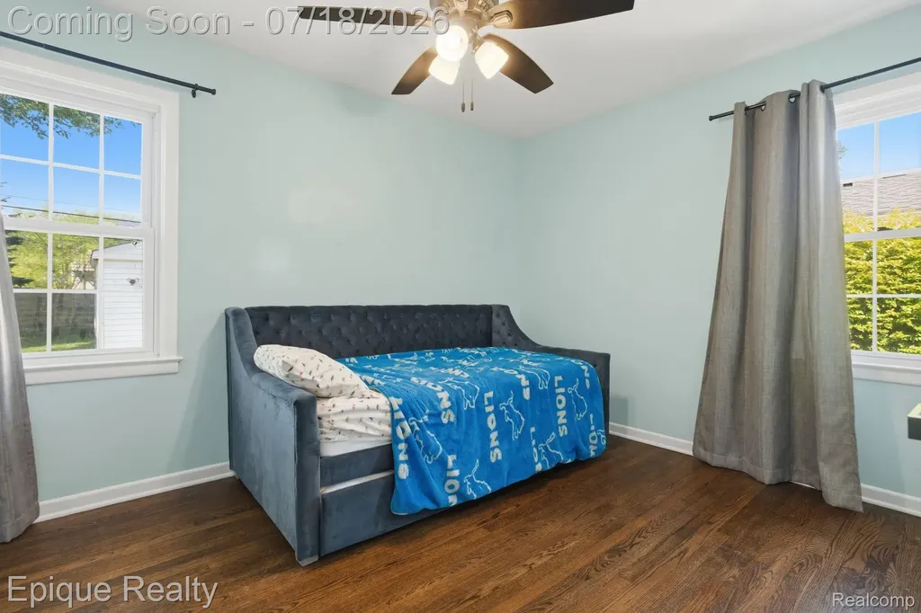1206 Hawthorne Road Grosse Pointe Woods City MI 48236