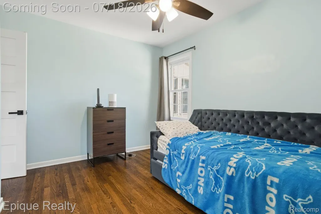 1206 Hawthorne Road Grosse Pointe Woods City MI 48236