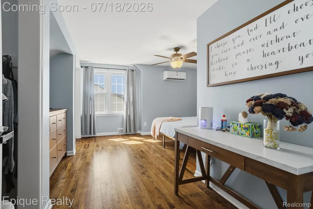 1206 Hawthorne Road Grosse Pointe Woods City MI 48236