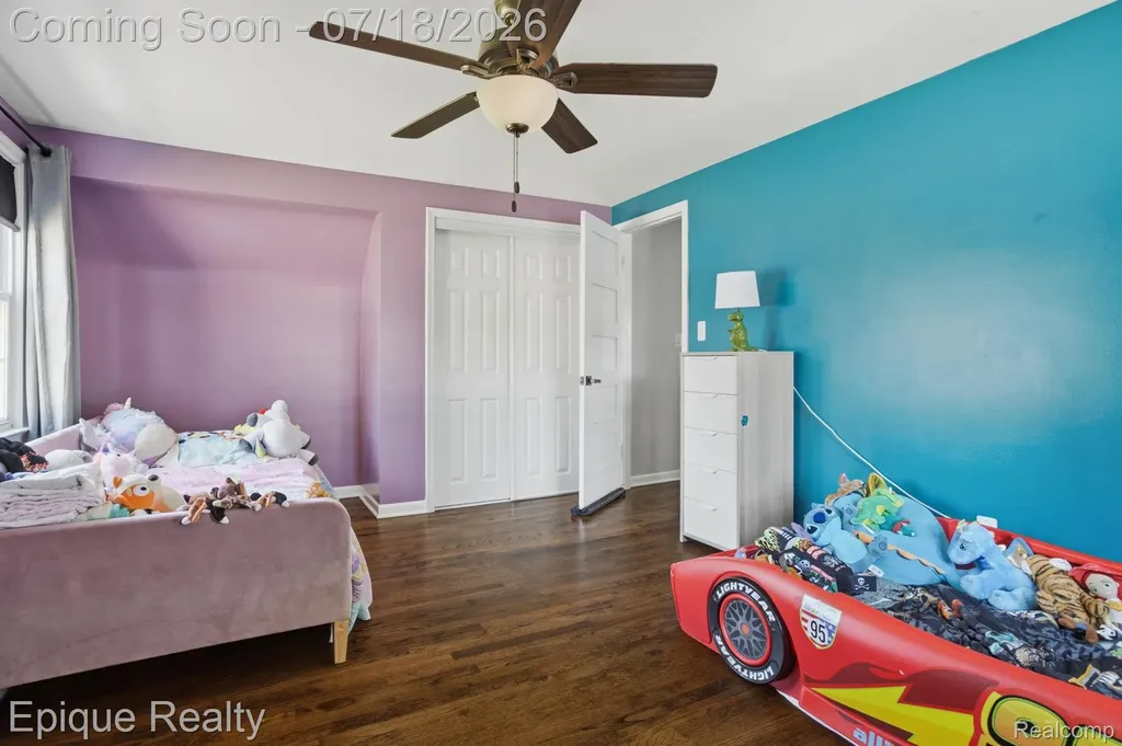 1206 Hawthorne Road Grosse Pointe Woods City MI 48236