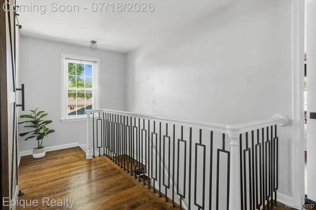 1206 Hawthorne Road Grosse Pointe Woods City MI 48236
