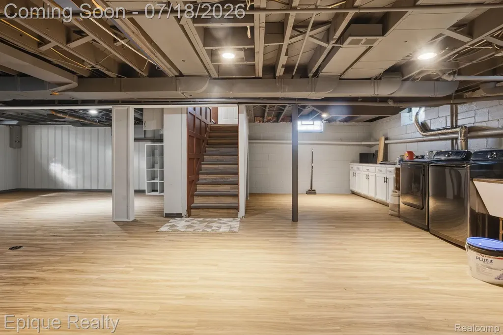 1206 Hawthorne Road Grosse Pointe Woods City MI 48236