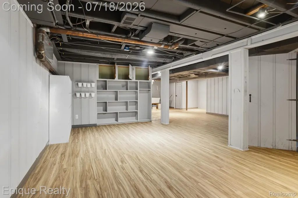 1206 Hawthorne Road Grosse Pointe Woods City MI 48236