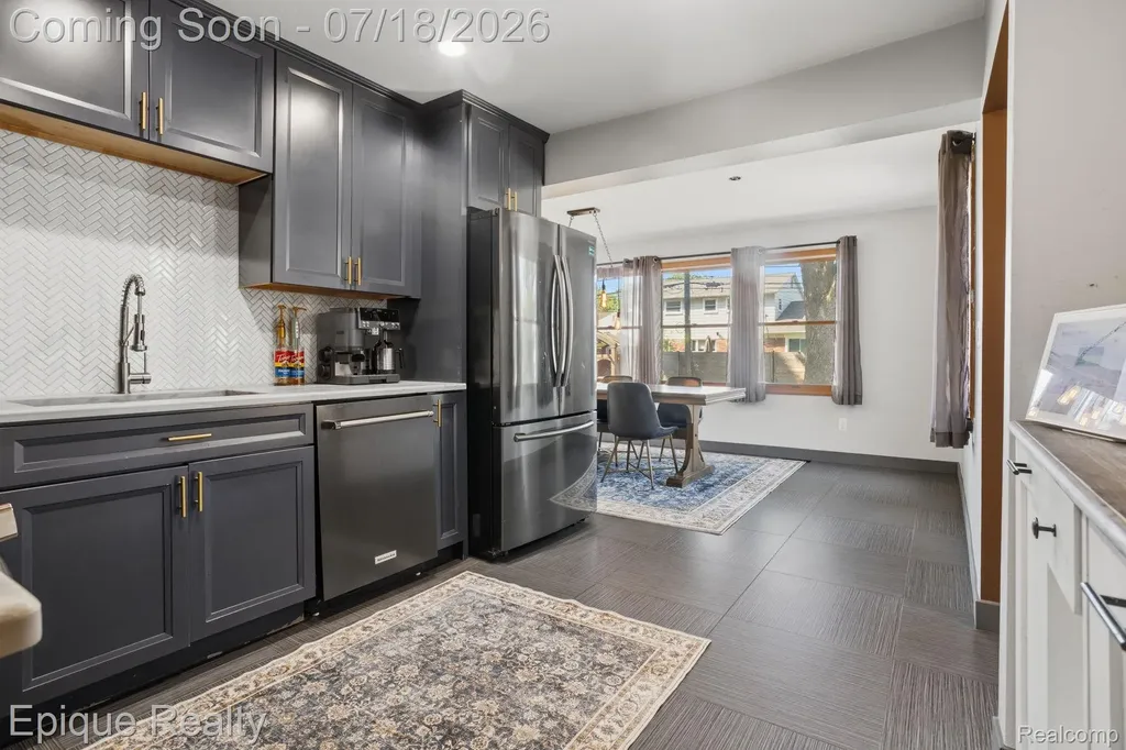 1206 Hawthorne Road Grosse Pointe Woods City MI 48236