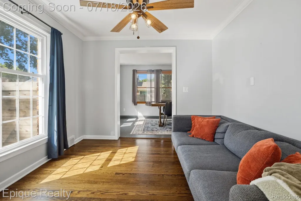 1206 Hawthorne Road Grosse Pointe Woods City MI 48236
