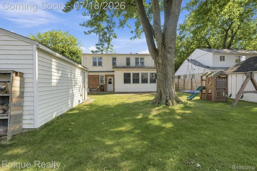 1206 Hawthorne Road Grosse Pointe Woods City MI 48236