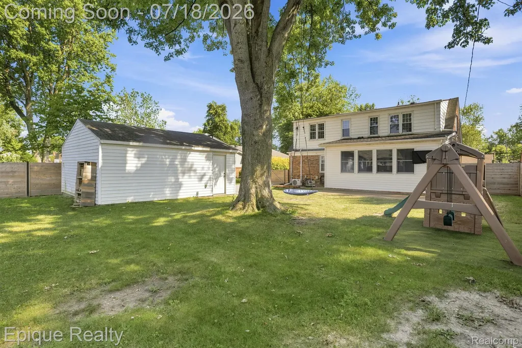 1206 Hawthorne Road Grosse Pointe Woods City MI 48236