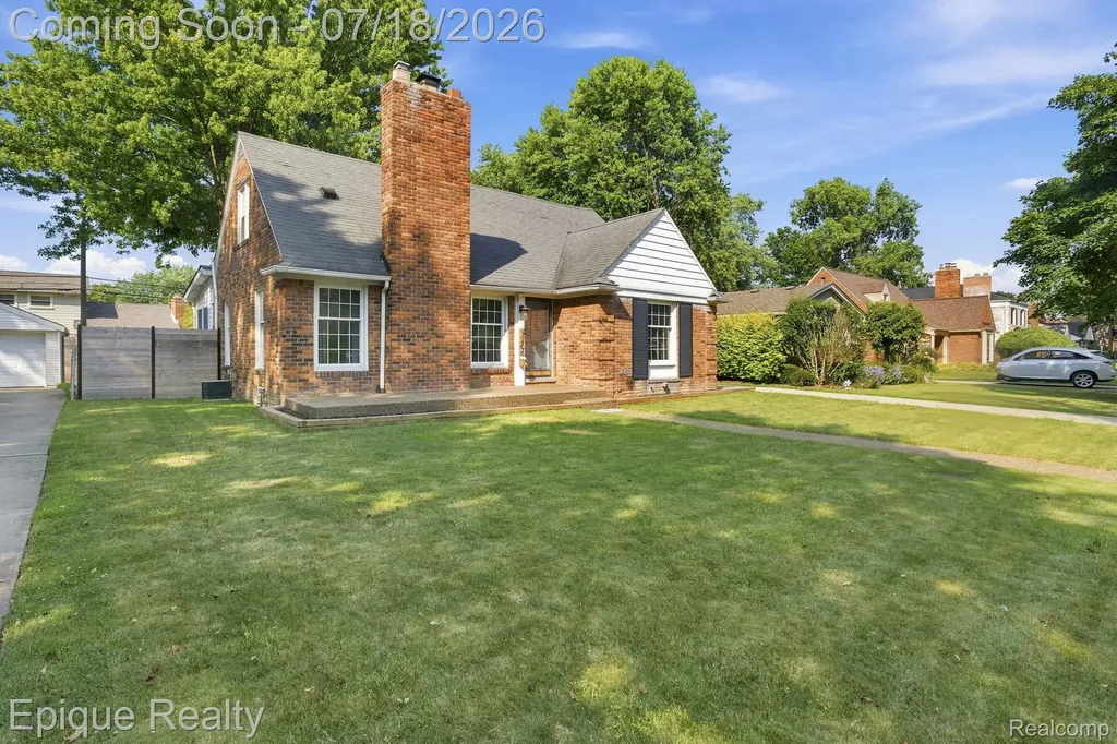 1206 Hawthorne Road Grosse Pointe Woods City MI 48236
