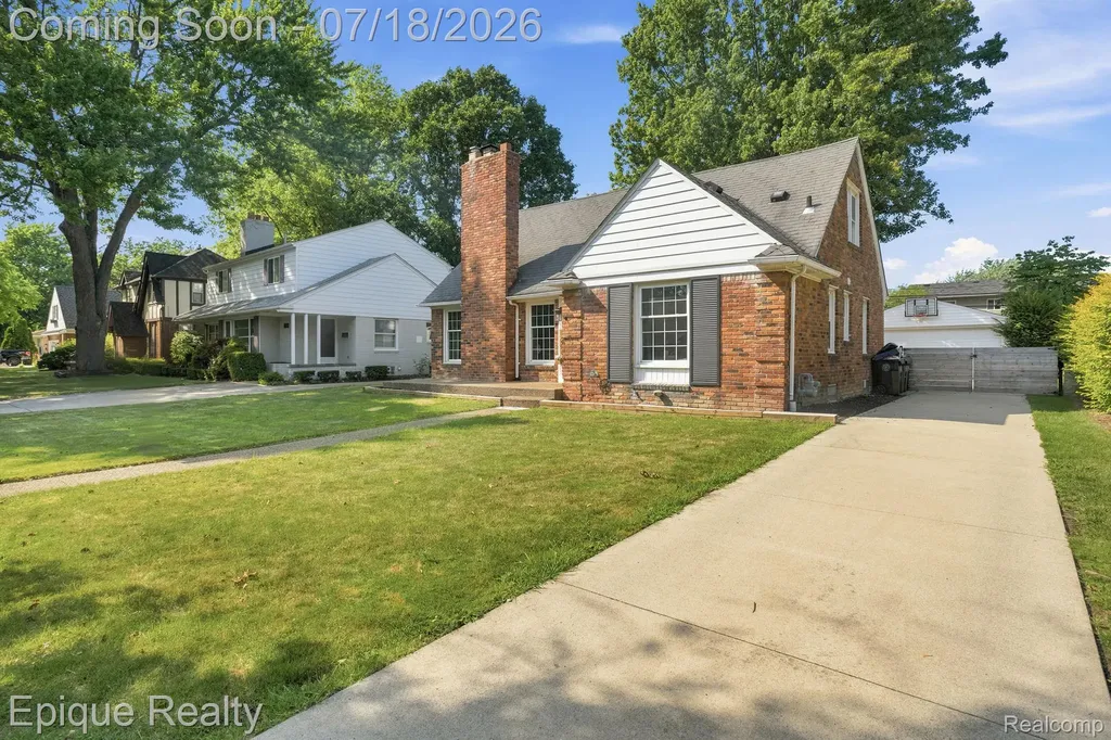 1206 Hawthorne Road Grosse Pointe Woods City MI 48236