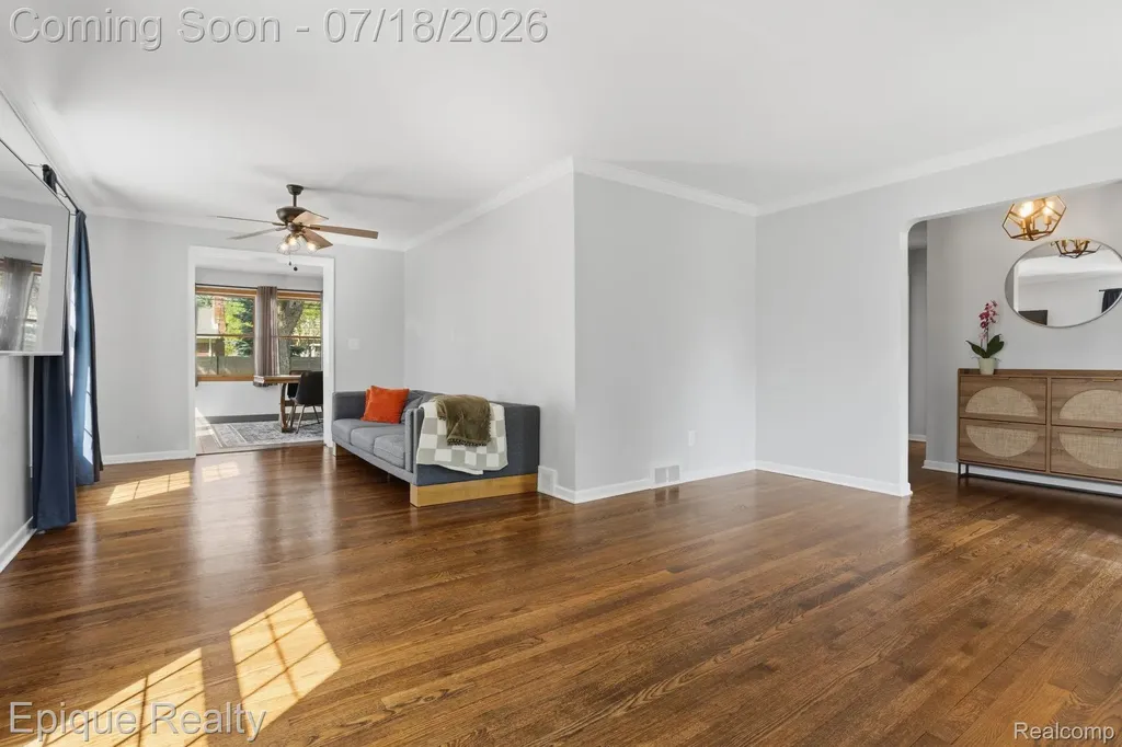 1206 Hawthorne Road Grosse Pointe Woods City MI 48236