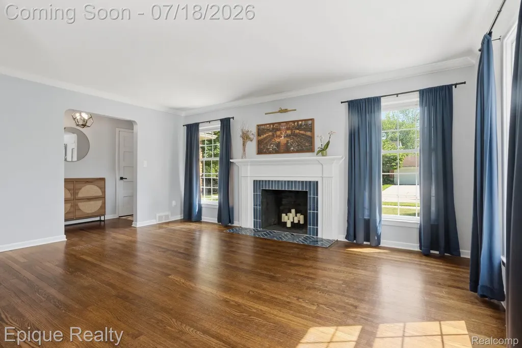 1206 Hawthorne Road Grosse Pointe Woods City MI 48236