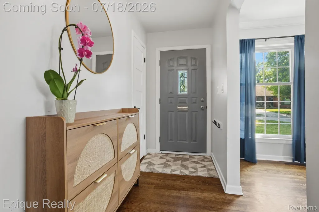1206 Hawthorne Road Grosse Pointe Woods City MI 48236