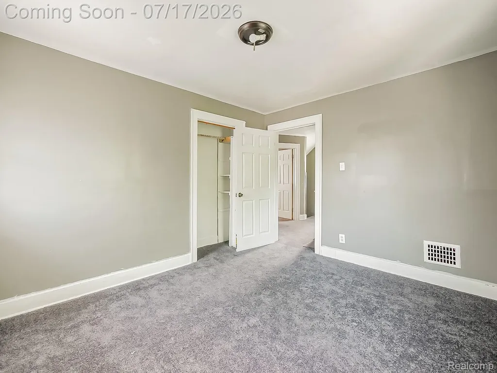 6873 Grandville Avenue Detroit City MI 48228