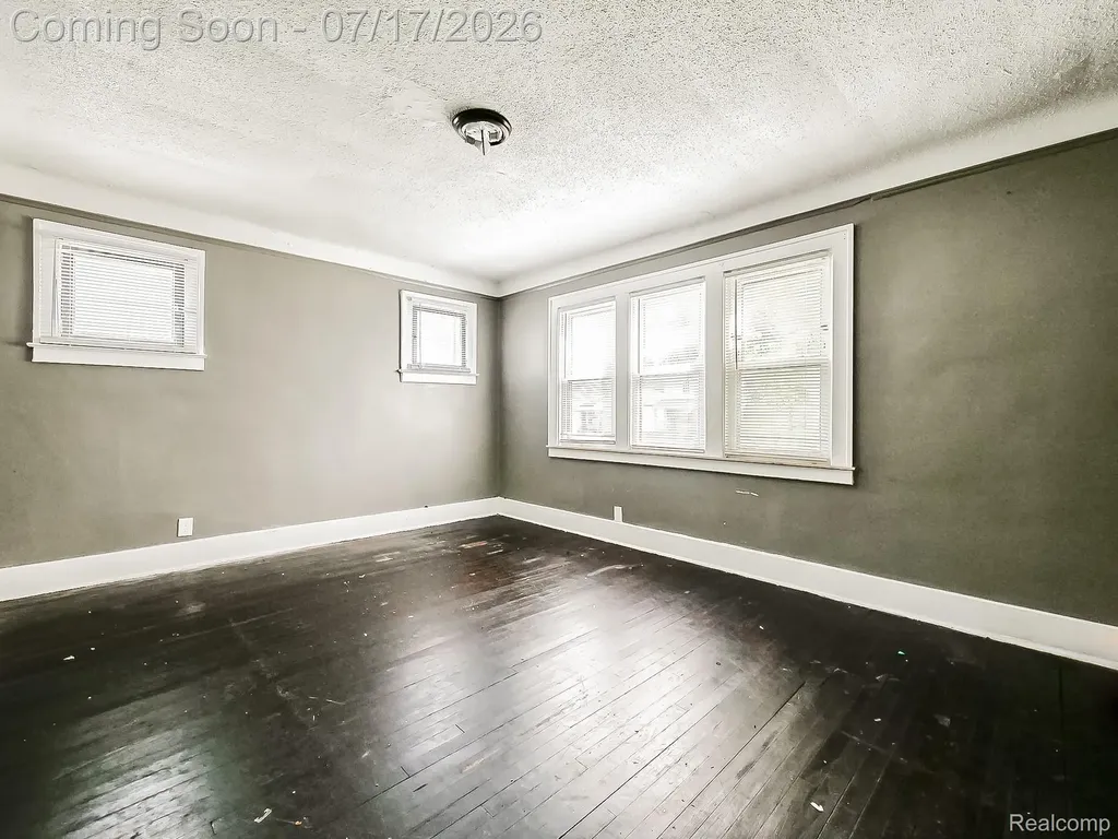 6873 Grandville Avenue Detroit City MI 48228