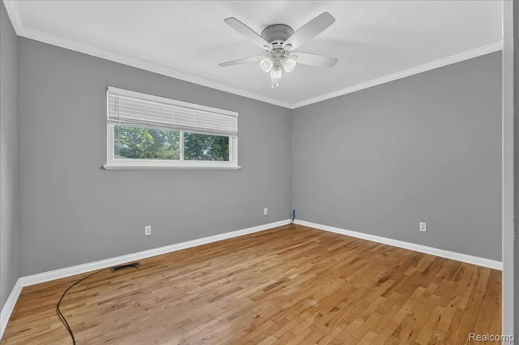 11908 Stamford Avenue Warren City MI 48089