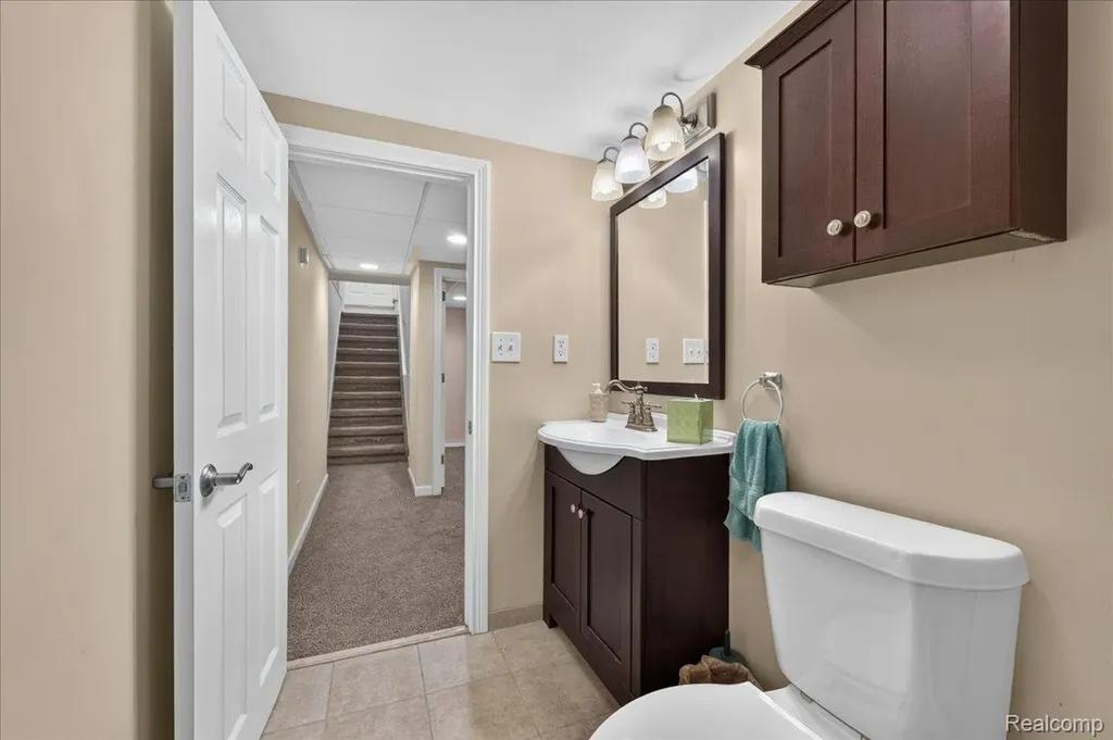 11908 Stamford Avenue Warren City MI 48089